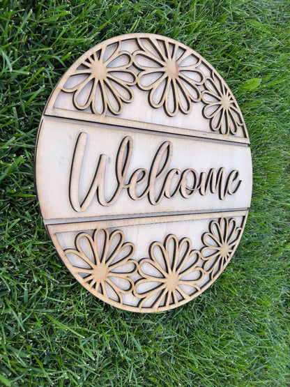 DIY floral welcome door hanger - Salty Dog Mercantile