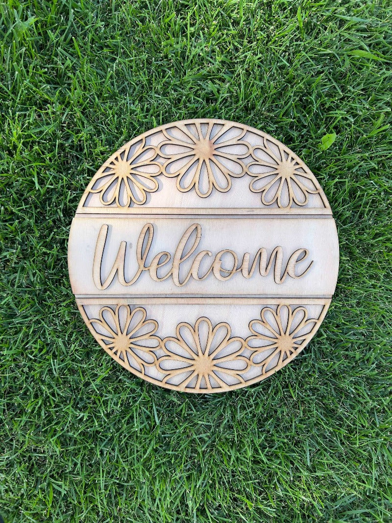 DIY floral welcome door hanger - Salty Dog Mercantile